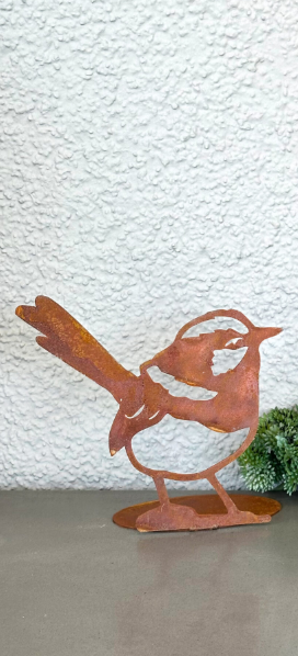 Vogel Leo auf Bodenplatte